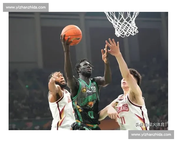 聚焦上半场精彩表现，全面解析球队攻防亮点与战术变化